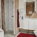 Stunning Home In Middelfart With Sauna Hébergement de vacances *